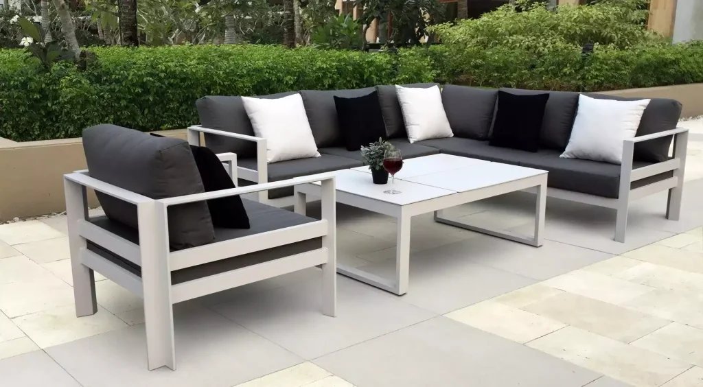 advantages of aluminum furniture