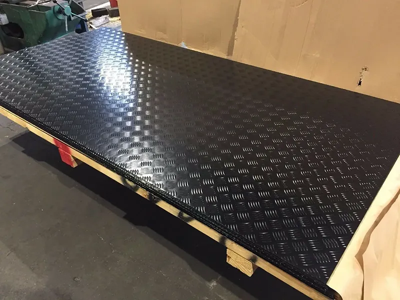 black diamond plate tool box